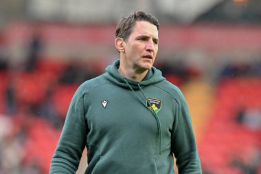 Northampton Saints Rugby Direktörü Phil Dowson Gallagher Premiership maçı öncesinde ısınma turlarını izliyor. Leicester Tigers, Northampton Saints 'e karşı Mattioli Woods Road Stadyumu, Leicester, 12 Ekim 2024