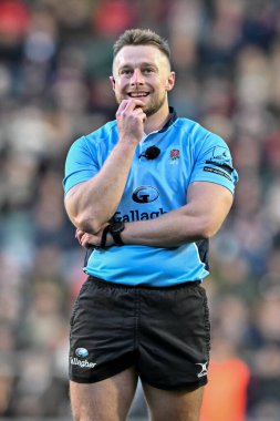 Hakem Anthony Woodthorpe Gallagher Premiership maçında tepki gösterdi. Leicester Tigers, Northampton Saints 'e karşı Mattioli Woods Welford Road Stadyumu, 12 Ekim 2024