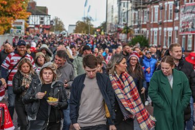 Taraftarlar Betfred Süper Lig Büyük Finali 'nde Old Trafford' a gidiyorlar. Wigan Warriors, Old Trafford, Manchester 'da Hull KR' a karşı, 12 Ekim 2024.