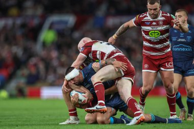 Hull KR 'dan Elliot Minchella, Wigan Warriors' un 12 Ekim 2024 'te Old Trafford, Manchester, Birleşik Krallık' ta oynanan Wigan Süper Lig Grand League karşılaşmasında Wigan Warriors ile Hull KR arasında oynanan karşılaşmada Wigan Wigan Warriors 'dan Liam Farrell tarafından yenildi.