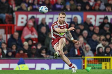 Wigan Warriors 'dan Adam Keighran, 12 Ekim 2024' te Old Trafford, Manchester, İngiltere 'de oynanan Betfred Süper Lig Grand League maçında penaltı aldı.