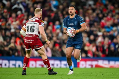 Hull KR 'dan Peta Hiku, 12 Ekim 2024' te Old Trafford, Manchester, İngiltere 'de oynanan Betfred Süper Lig Süper Lig Büyük Finali Wigan Warriors vs Hull KR maçında topu aldı.
