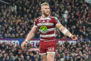 Wigan Warriors 'dan Luke Thompson, 12 Ekim 2024' te Old Trafford, Manchester, İngiltere 'de oynanan Betfred Süper Lig Grand League maçında Wigan Warriors vs Hull KR' a karşı bombardımana tutuldu.