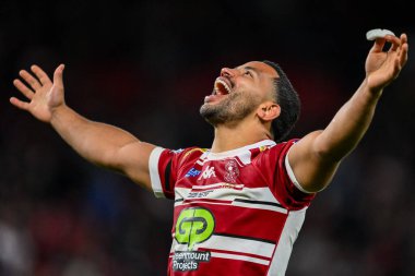 Wigan Warriors 'dan Kruise Leeming, 12 Ekim 2024' te Old Trafford, Manchester, İngiltere 'de oynanan Betfred Süper Lig Süper Lig Grand League karşılaşmasının ardından takımların zaferini kutluyor.