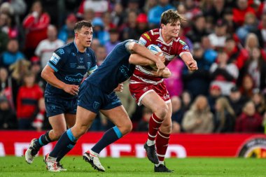 Wigan Warriors 'dan Ethan Havard, Hull KR' dan Dean Hadley tarafından 12 Ekim 2024 'te Old Trafford, Manchester, Birleşik Krallık' ta oynanan Betfred Süper Lig Grand League karşılaşmasında yenildi.