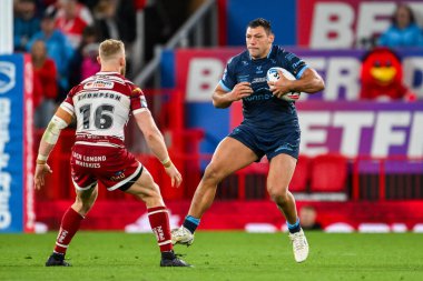 Ryan Hall of Hull KR, 12 Ekim 2024 'te Old Trafford, Manchester, İngiltere' de oynanan Betfred Süper Lig Grand League maçında Wigan Warriors vs Hull KR 'a karşı oynanan saldırıda yer aldı.