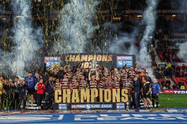 Wigan Warriors, 12 Ekim 2024 'te Old Trafford, Manchester, İngiltere' de oynanan Betfred Süper Lig Süper Lig Büyük Finali Wigan Warriors vs Hull KR maçında Betfred Süper Lig Finali 'ni kaldırdı.