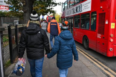Taraftarlar, Chicago Bears 'in Jacksonville Jaguars' a karşı oynadığı Tottenham Hotspur Stadyumu, Londra, Birleşik Krallık, 13 Ekim 2024 karşılaşması öncesinde gelmeye başladılar.
