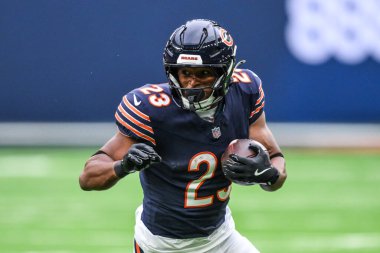 Chicago Bears takımından Roschon Johnson, Chicago Bears - Jacksonville Jaguars maçında sahaya çıktı. Tottenham Hotspur Stadyumu, Londra, 13 Ekim 2024