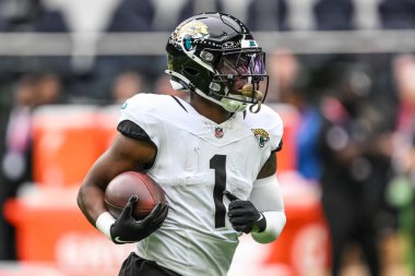 Jacksonville Jaguars 'dan Travis Etienne Jr., Chicago Bears - Jacksonville Jaguars maçında Tottenham Hotspur Stadyumu, Londra, 13 Ekim 2024