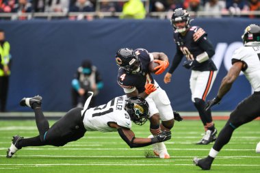 Chicago Ayıları 'ndan D' Andre Swift, Jacksonville Jaguarları 'ndan Ventrell Miller tarafından, Chicago Bears' ın Jacksonville Jaguars 'a karşı oynadığı Tottenham Hotspur Stadyumu' nda 13 Ekim 2024 'de oynanan maçta yenildi.
