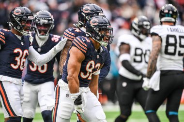 Chicago Bears takımından Daniel Hardy, Chicago Bears 'in Jacksonville Jaguars' a karşı oynadığı Tottenham Hotspur Stadyumu 'nda 13 Ekim 2024' te oynanan 6 haftalık maçta büyük bir başarıyı kutluyor.