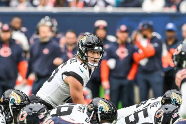 Jacksonville Jaguars takımından Trevor Lawrence, Chicago Bears - Jacksonville Jaguars maçında Tottenham Hotspur Stadyumu, Londra, İngiltere, 13 Ekim 2024