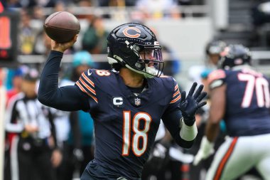 Chicago Ayıları 'ndan Caleb Williams, Chicago Bears - Jacksonville Jaguars maçında Tottenham Hotspur Stadyumu, Londra, 13 Ekim 2024