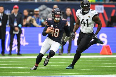 Chicago Bears takımından Caleb Williams, Chicago Bears 'in Jacksonville Jaguars' a karşı oynadığı Tottenham Hotspur Stadyumu 'nda 13 Ekim 2024' te oynanan maçta ilk kez sahaya çıktı.