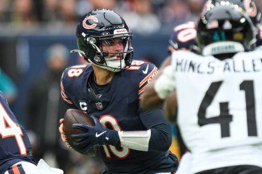 Chicago Bearsin 'den Caleb Williams, Chicago Bears - Jacksonville Jaguars maçında Tottenham Hotspur Stadyumu, Londra, 13 Ekim 2024