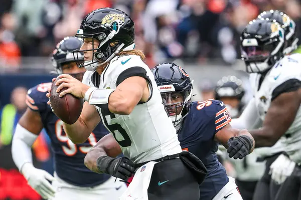 Jacksonville Jaguars 'dan Trevor Lawrence, Chicago Bears - Jacksonville Jaguars maçında Chicago Bears - Tottenham Hotspur Stadyumu, Londra, Birleşik Krallık, 13 Ekim 2024