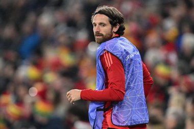 Galler 'den Joe Allen, UEFA Uluslar Ligi - Lig B - Grup 4 maçı sırasında Cardiff City Stadyumu' nda Galler - Karadağ maçında ısındı, Cardiff, İngiltere, 14 Ekim 2024