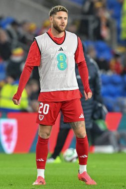 Galler 'den Wes Burns, UEFA Uluslar Ligi - Lig B - Grup 4 maçı sırasında Cardiff City Stadyumu' nda Galler - Karadağ maçında ısınma turunda, 14 Ekim 2024