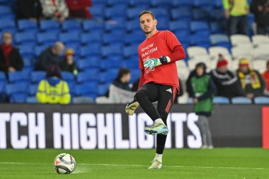 Galler 'den Danny Ward, UEFA Uluslar Ligi - Lig B - Grup 4 maçı sırasında Cardiff City Stadyumu' nda Galler - Karadağ maçında ısınma turunda, 14 Ekim 2024