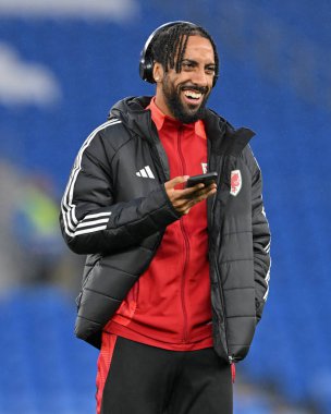 Galler 'den Sorba Thomas, UEFA Uluslar Ligi - Lig B - Grup 4 maçı öncesinde Cardiff City Stadyumu, Cardiff, Birleşik Krallık, 14 Ekim 2024' te Galler - Karadağ maçında sahada gülümsedi.