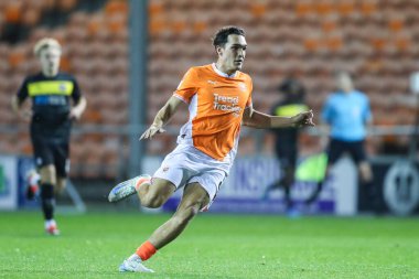 Blackpool takımından Kyle Joseph, Blackpool - Wigan Athletic maçında, 28 Ekim 2024, Bloomfield Road, Blackpool, İngiltere