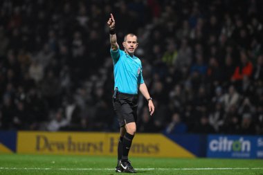 Hakem Peter Bankes Carabao Kupası son 16 maçında Preston North End Arsenal 'e karşı Deepdale, Preston, İngiltere, 30 Ekim 2024