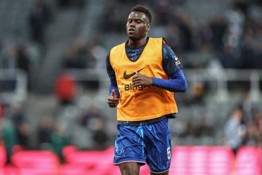 Chelsea 'den Benot Badiashile, Carabao Kupası' ndaki ısınma turunda son 16 maç Newcastle United Chelsea 'ye karşı St. James' s Park, Newcastle, İngiltere, 30 Ekim 2024