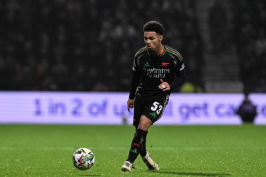 Arsenal 'den Ethan Nwaneri, 30 Ekim 2024' te Preston North End 'in Deepdale, Preston' a karşı oynadığı Carabao Kupası son 16 maçında pas attı.