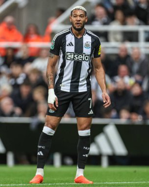 Newcastle United takımından Joelinton Carabao Kupası 'nda son 16 maçta Newcastle United Chelsea' ye karşı St. James 's Park, Newcastle, İngiltere, 30 Ekim 2024