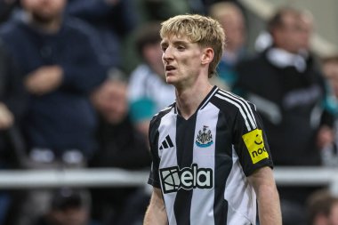 Newcastle United takımından Anthony Gordon, 30 Ekim 2024 'te St.James' s Park, Newcastle, İngiltere 'de oynanan Carabao Kupası son 16 maçında sahadan çekildi.