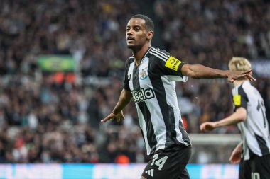Newcastle United 'tan Alexander Isak, 30 Ekim 2024' te St. James 's Park, Newcastle, İngiltere' de oynanan Carabao Kupası son 16 maçında 1-0 'lık galibiyet golünü kutluyor.