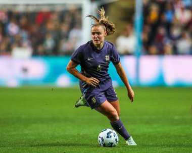 İngiltere 'den Georgia Stanway, Coventry Building Society Arena, Coventry, Birleşik Krallık' ta İngiltere - Güney Afrikalı Kadınlar Karşılaşması 'nda oynanan Uluslararası Bayanlar Dostluk karşılaşması sırasında faaliyete geçti.