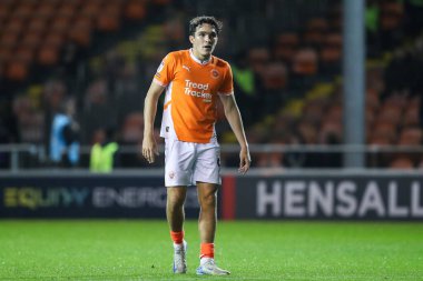 Blackpool takımından Kyle Joseph, Blackpool - Wigan Athletic maçında, 28 Ekim 2024, Bloomfield Road, Blackpool, İngiltere