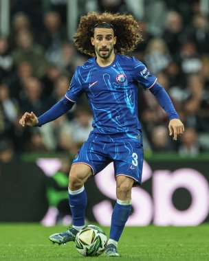 Chelsea 'den Marc Cucurella Carabao Kupası' nda son 16 maçta Newcastle United Chelsea 'ye karşı St. James' s Park, Newcastle, İngiltere, 30 Ekim 2024