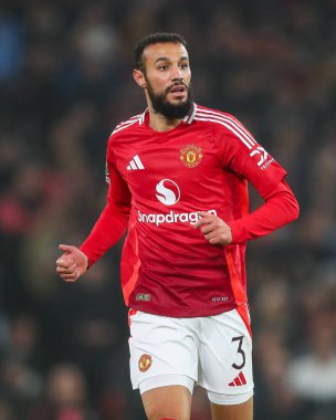 Manchester United 'dan Noussair Mazraoui Carabao Kupası' nda son 16 maç Manchester United ile Leicester City arasında Old Trafford, Manchester, Birleşik Krallık 'ta, 30 Ekim 2024