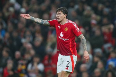 Manchester United 'dan Victor Lindelf, 30 Ekim 2024 tarihinde Manchester United ile Leicester City maçında takımına talimat verdi.