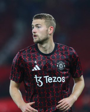 Manchester United 'dan Matthijs de Ligt, Carabao Kupası' nın öncesinde oynanan maç öncesi ısınma maçında Manchester United - Leicester City maçı, Old Trafford, Manchester, İngiltere, 30 Ekim 2024