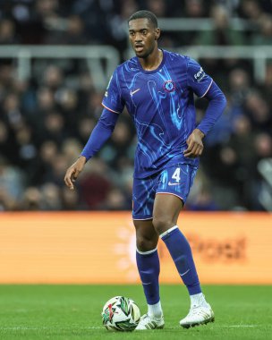 Chelsea 'den Tosin Adarabioyo Carabao Kupası' nda son 16 maç Newcastle United Chelsea 'ye karşı St. James' s Park, Newcastle, İngiltere, 30 Ekim 2024