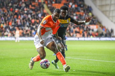 Blackpool 'dan Odeluga Offiah, 28 Ekim 2024' te Bloomfield Road, Blackpool 'da Blackpool vs Wigan Athletic' e karşı oynanan Gökyüzü İddia Ligi 1 karşılaşmasında görev başında.