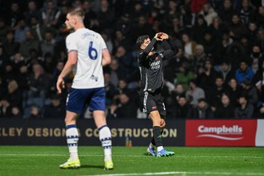 Arsenal 'den Kai Havertz, 30 Ekim 2024' te Deepdale, Preston, İngiltere 'de oynanan Carabao Kupası son 16 maçında 0-3 Arsenal' e girme hedefini kutluyor.