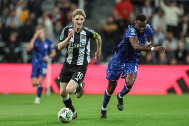 Newcastle United 'dan Anthony Gordon ve Chelsea' den Benot Badiashile Carabao Kupası 'nda son 16 maç Newcastle United Chelsea' ye karşı St. James 's Park, Newcastle, İngiltere, 30 Ekim 2024