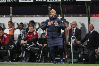 Chelsea 'nin Enzo Maresca teknik direktörü Carabao Kupası' nda takım talimatlarını veriyor. Son 16 maç, Newcastle United 'ın Chelsea' ye karşı St. James 's Park, Newcastle, İngiltere, 30 Ekim 2024