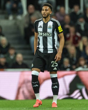 Newcastle United takımından Lloyd Kelly, Carabao Kupası 'nda son 16 maçta Newcastle United, Chelsea' ye karşı St. James 's Park, Newcastle, İngiltere, 30 Ekim 2024