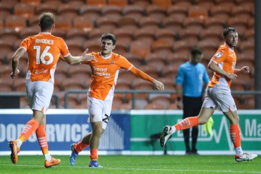 Blackpool 'dan Rob Apter, 28 Ekim 2024' te Bloomfield Road, Blackpool, İngiltere 'de oynanan Blackpool - Wigan Atletizm maçında takımının 2-2' lik galibiyetini kutluyor.