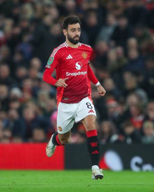 Manchester United 'dan Bruno Fernandes, 30 Ekim 2024' te Old Trafford, Manchester, İngiltere 'de oynanan Manchester United - Leicester City maçında Carabao Kupası' nda maç yapıyor.