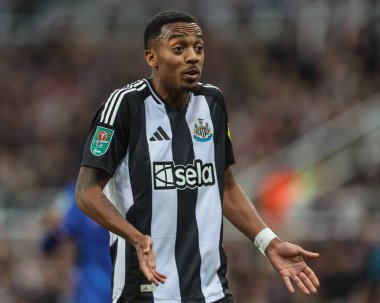 Newcastle United takımından Joe Willock, 30 Ekim 2024 'te St. James' s Park, Newcastle, İngiltere 'de oynanan Carabao Kupası son 16 maçında tepki gösterdi.