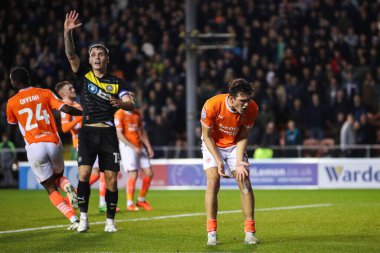 Blackpool 'dan Kyle Joseph, 28 Ekim 2024' te Bloomfield Road, Blackpool 'da oynanan Blackpool vs Wigan Athletic maçında tepki gösterdi.