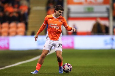 Blackpool 'dan Rob Apter, 28 Ekim 2024' te Bloomfield Road, Blackpool 'da oynanan Blackpool vs Wigan Athletic maçında maç yapıyor.