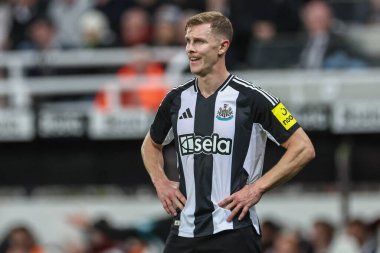 Newcastle United takımından Emil Krafth Carabao Kupası 'nda son 16 maçta Newcastle United Chelsea' ye karşı St. James 's Park, Newcastle, İngiltere, 30 Ekim 2024